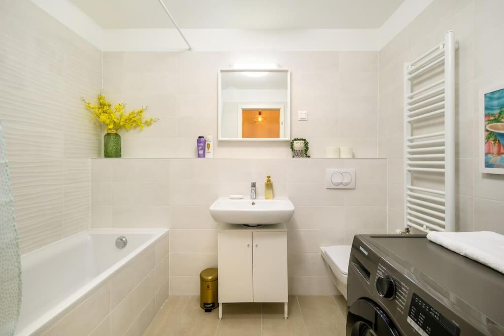 B104 - Liberty Bridge Lovely Home With Free Parking Budapest Extérieur photo