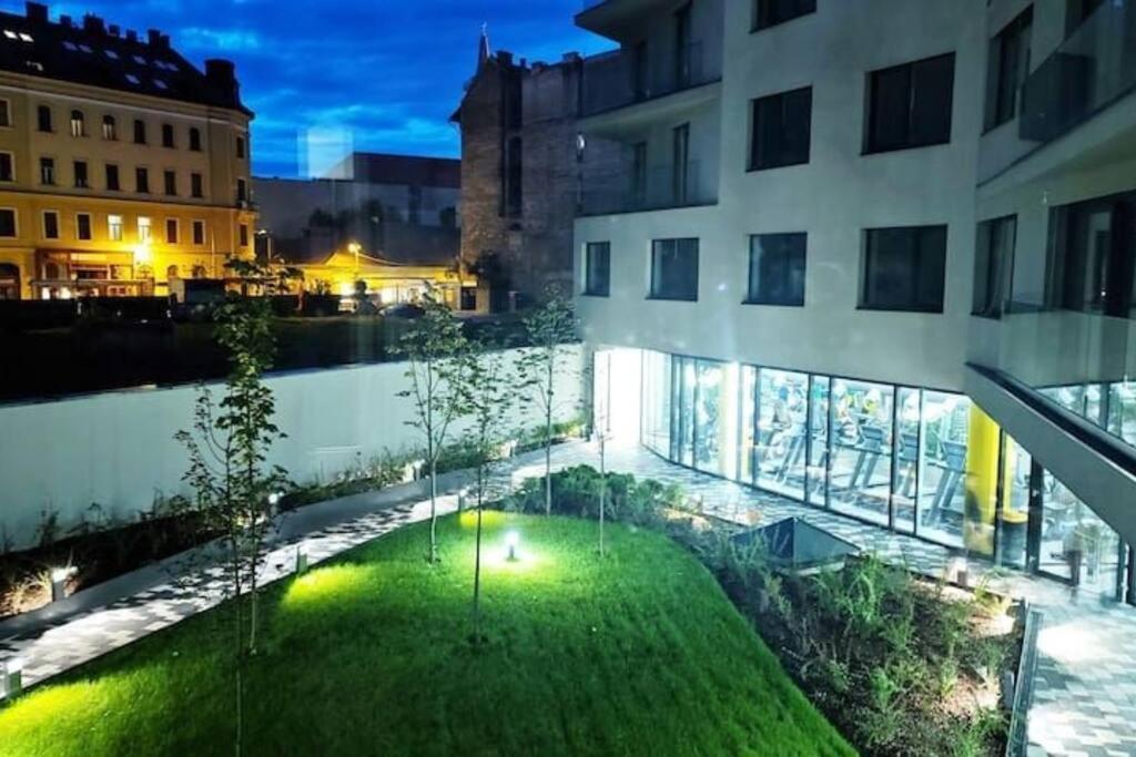 B104 - Liberty Bridge Lovely Home With Free Parking Budapest Extérieur photo